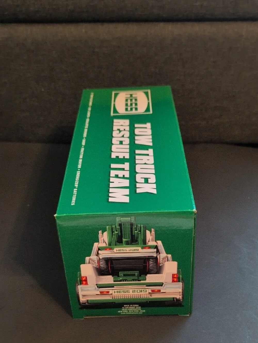 Hess Truck Holiday Collectable 2019 Tow Truck Rescue Team